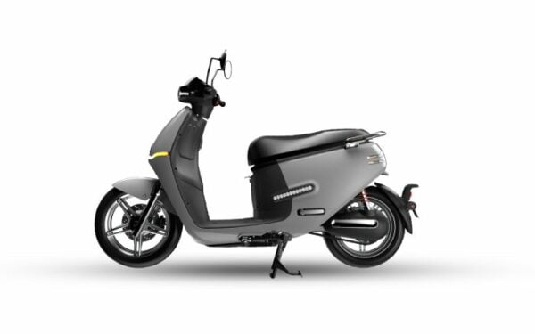 Moto eléctrica scooter EK3 gris con el sillin negro